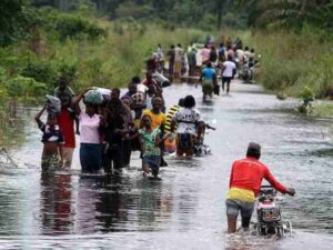 Nigeria-YOI Disaster Relief-640x480 (4)
